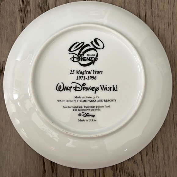The Art of Disney: 25 year Commemorative plate - Picture 6 of 6
